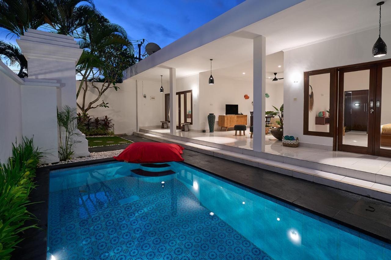 סמיניאק Casa Jinah 1 I Simply Modern Twin Villas מראה חיצוני תמונה